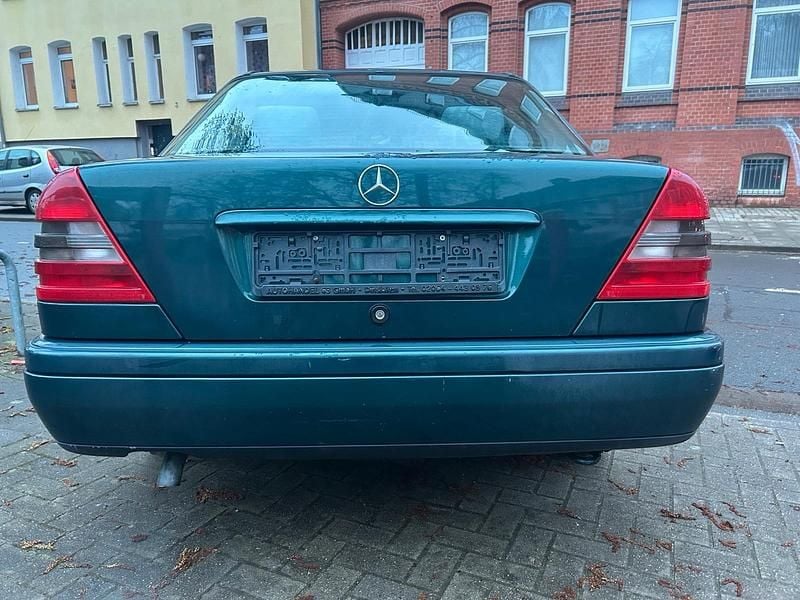 Gebraucht Mercedes C220 95 PS (69 kW) 1996 Grün Limousine