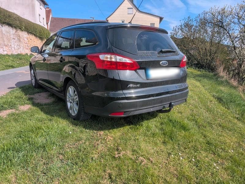 Gebraucht Ford Focus 105 PS (77 kW) 2011 Schwarz Kombi