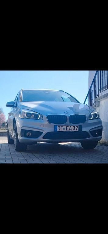 Silber Gebraucht 2016 BMW 218 Active Tourer Sport Line Van / Kleinbus | 14.100 € (Fairer Preis) - Bild 1/4