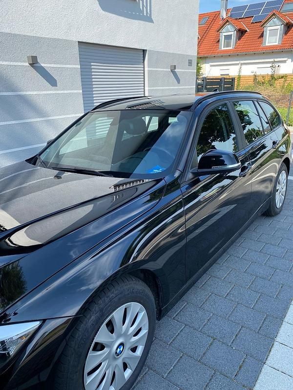 Schwarz Gebraucht 2013 BMW 316 Comfort Edition Kombi | 6.600 € (Superpreis) - Bild 1/4