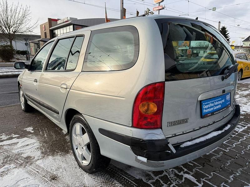 Gebraucht Renault Mégane GrandTour Expression 107 PS (78 kW) 2002 Silber Kombi