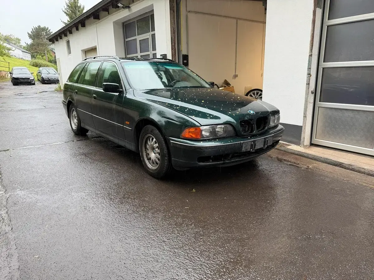 Second-hand BMW 520 170 CP (125 kW) 2000 Verde Break