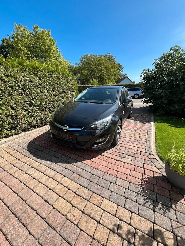 Schwarz Gebraucht 2012 Opel Astra Edition Limousine | 4.800 € (Fairer Preis) - Bild 1/4