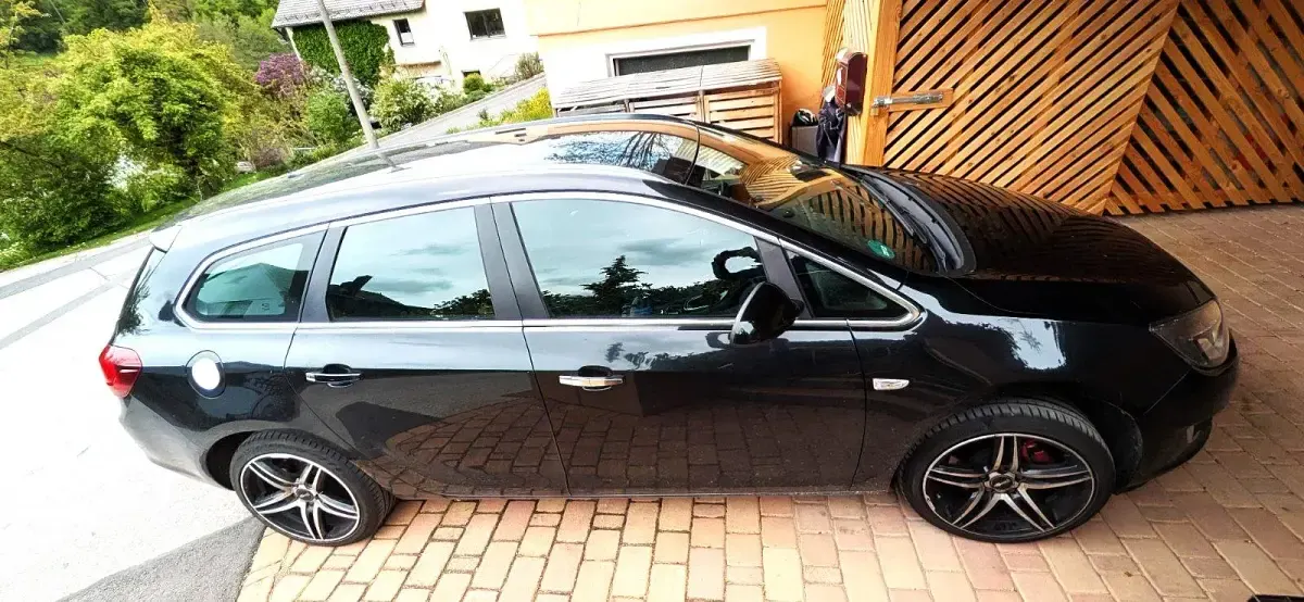 Gebraucht Opel Astra 165 PS (121 kW) 2012 Schwarz Kombi