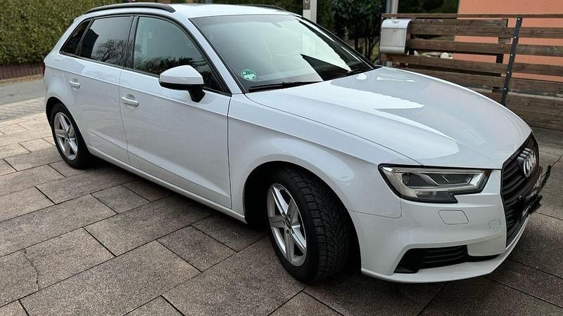 Gebraucht Audi A3 Sport 150 PS (110 kW) 2019 Weiß Limousine