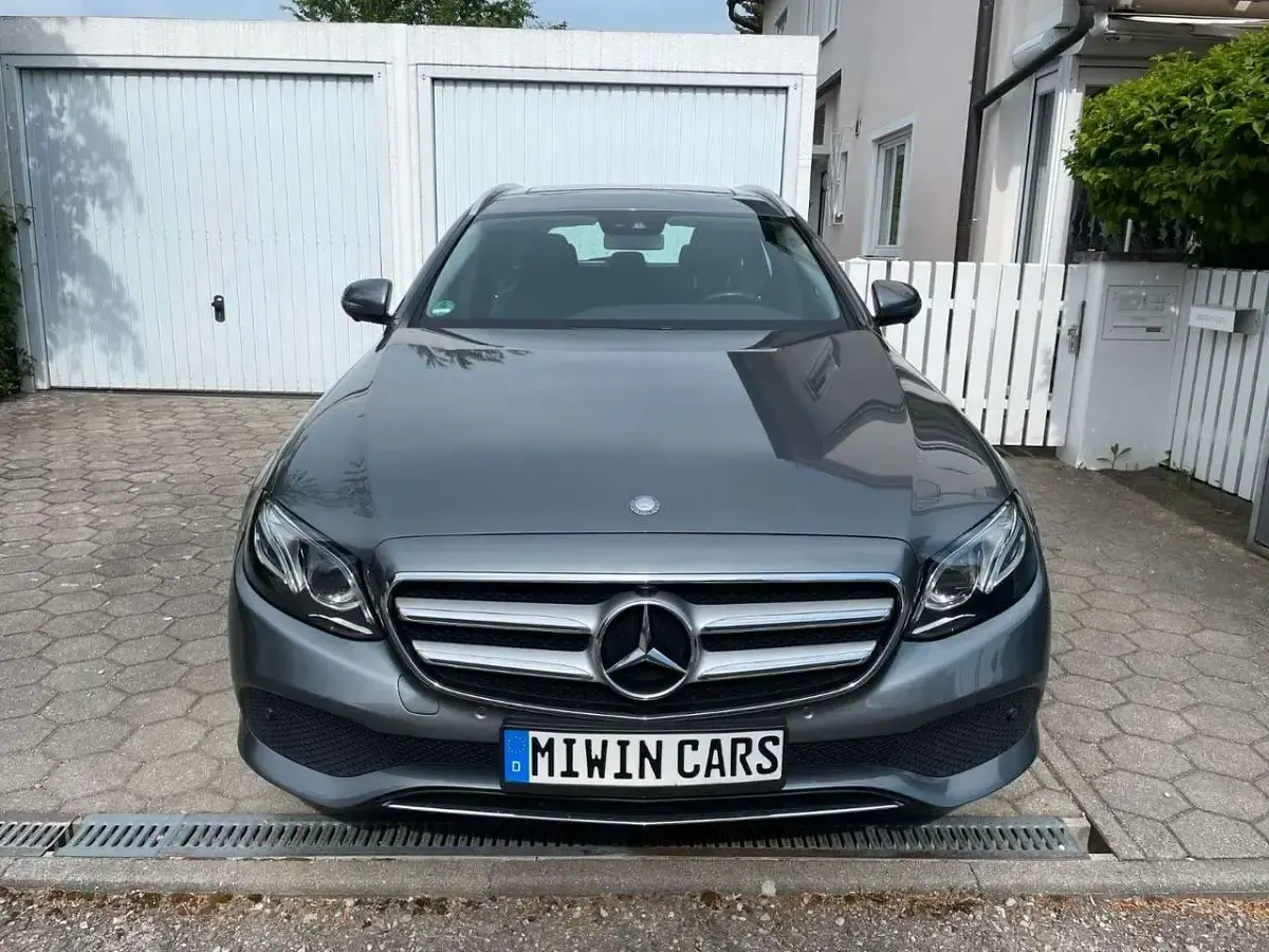 Gebraucht Mercedes E350 Avantgarde 258 PS (189 kW) 2017 Selenitgrau Kombi