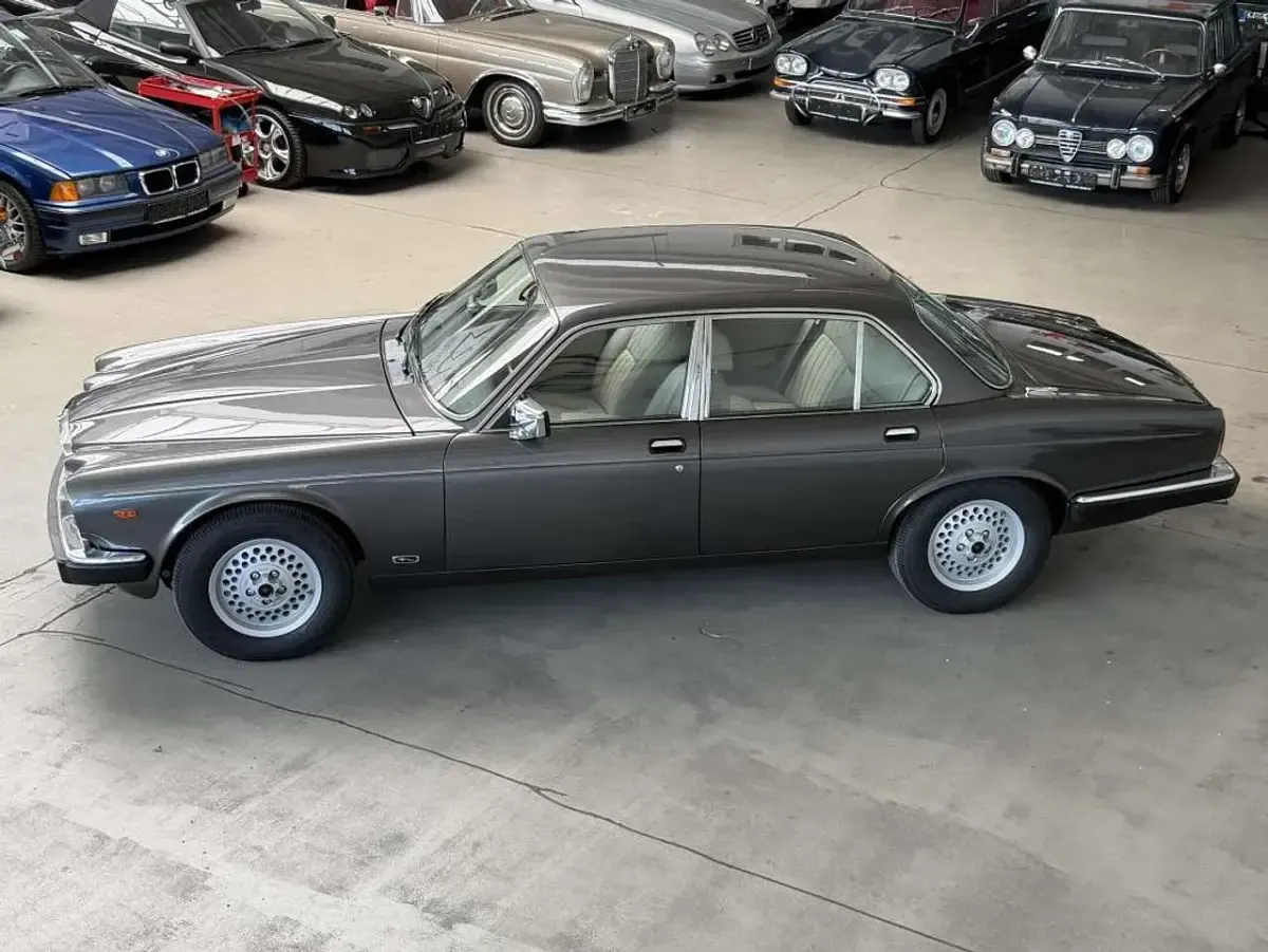 Gebraucht Jaguar XJ12 295 PS (216 kW) 1989 Grau (dorchester grey metallic) Limousine