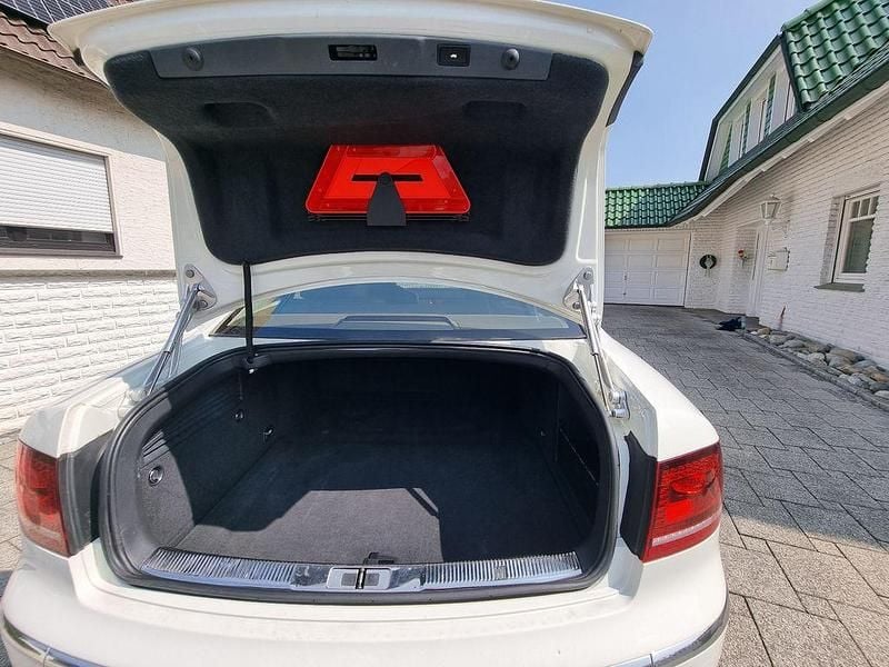 Second-hand VW Phaeton 280 CP (205 kW) 2014 Alb Berlinǎ