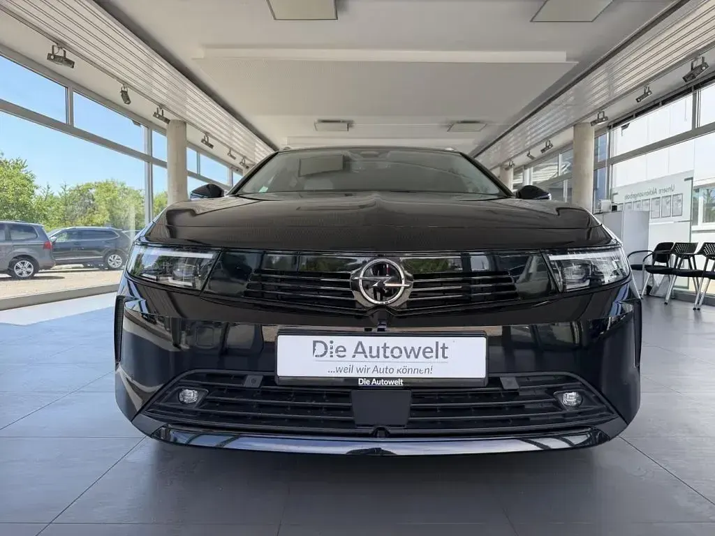 Gebraucht Opel Astra Elegance 131 PS (96 kW) 2024 Lackierung schwarz perla nerat Kleinwagen