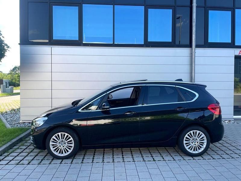 Schwarz Gebraucht 2014 BMW 220 Active Tourer Luxury Line Van / Kleinbus | 16.999 € (Fairer Preis) - Bild 1/4