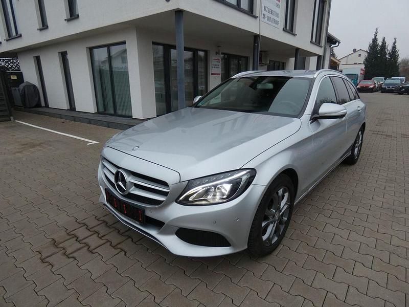 Silber Gebraucht 2014 Mercedes C180 Limousine | 11.490 € (Superpreis) - Bild 1/4