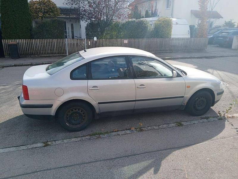 Gebraucht 1998 VW Passat Basis Limousine | 1.100 € (Guter Preis) - Bild 1/4