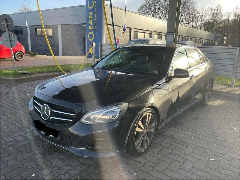 Schwarz Gebraucht 2014 Mercedes E500 Limousine | 16.000 € (Superpreis) - Bild 1/4