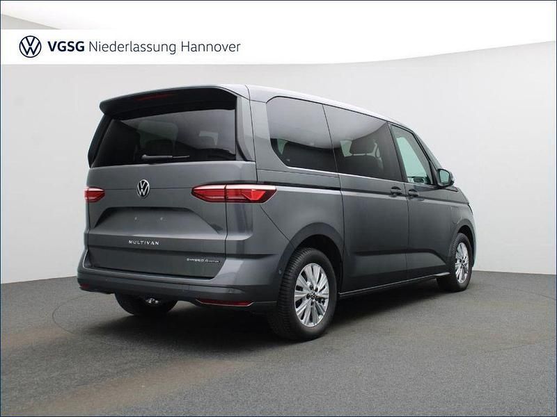 Gebraucht VW Multivan Life 177 PS (130 kW) 2025 Grau Van