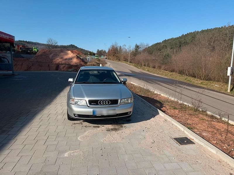 Gebraucht Audi A4 Design 125 PS (91 kW) 1999 Silber Limousine