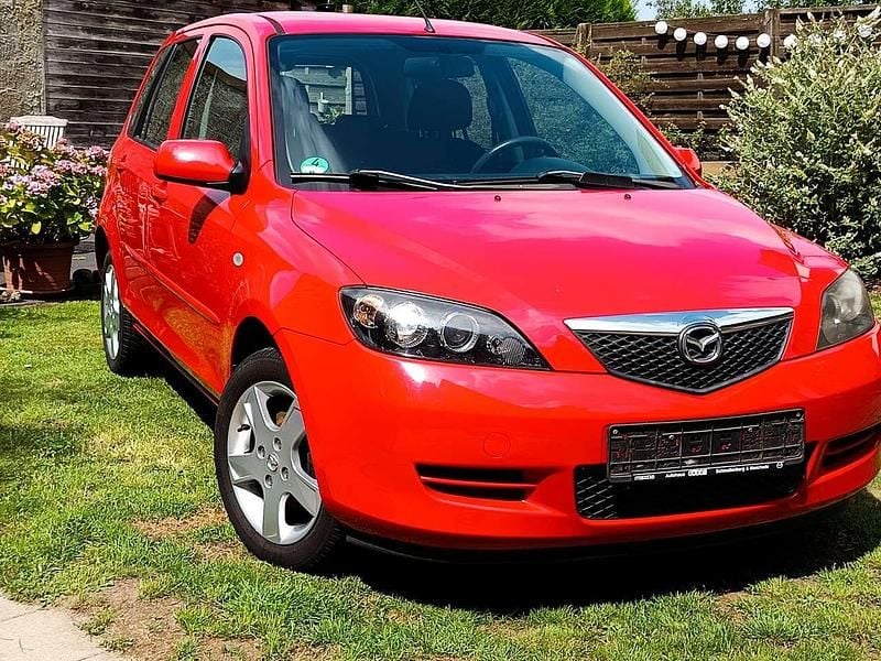 Rot Gebraucht 2006 Mazda 2 Limousine | 2.299 € (Fairer Preis) - Bild 1/4