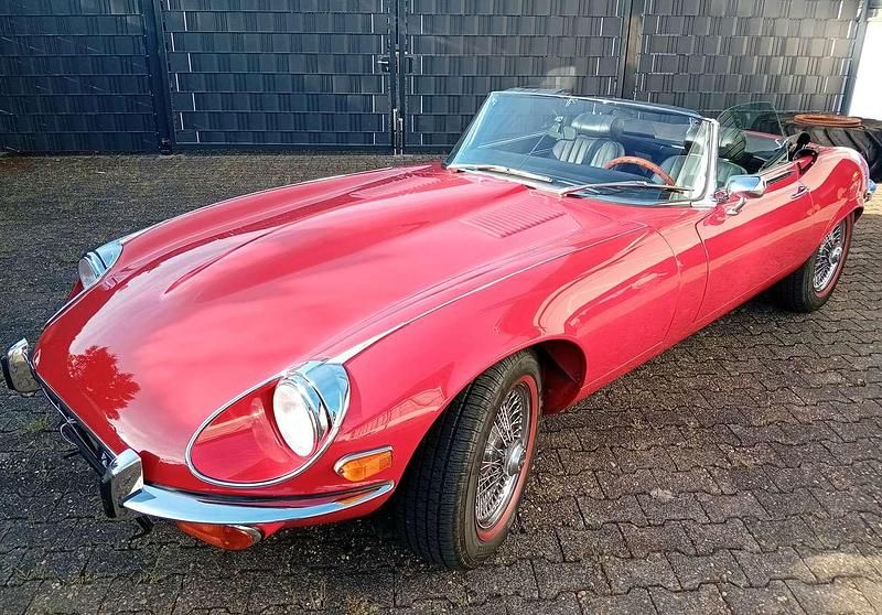 Rot Gebraucht 1972 Jaguar E-Type Cabrio | 96.000 € - Bild 1/4