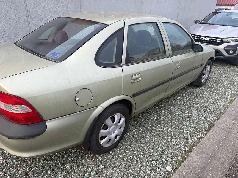 Gebraucht Opel Vectra 100 PS (73 kW) 1996 Limousine