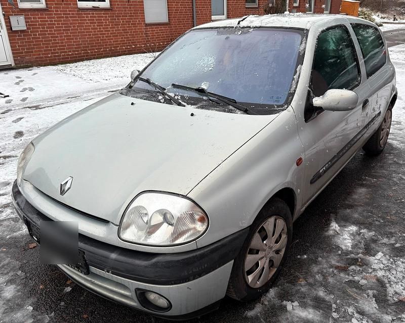 Silber Gebraucht 2000 Renault Clio II Kleinwagen | 850 € - Bild 1/4