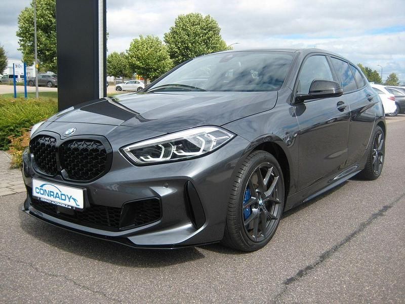 Grau Gebraucht 2020 BMW M135 Performance Kleinwagen | 29.850 € (Fairer Preis) - Bild 1/4