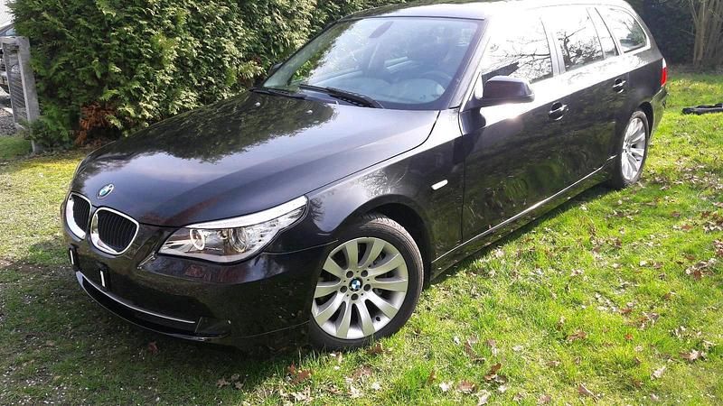 Gebraucht BMW 520 177 PS (130 kW) 2010 Schwarz Kombi