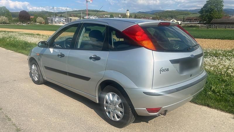 Usata Ford Focus 101 CV (74 kW) 2002 Argento Berlina