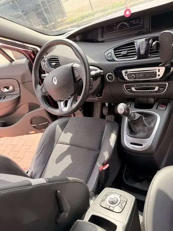 Gebraucht Renault Grand Scénic III Bose Edition 132 PS (97 kW) 2014 Rot Van / Kleinbus