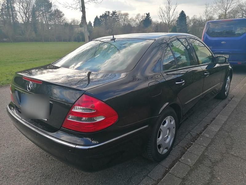 Gebraucht Mercedes E220 Elegance 150 PS (110 kW) 2004 Schwarz Limousine
