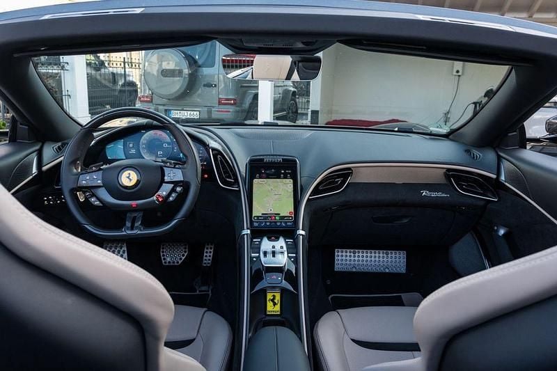Gebraucht Ferrari Roma 620 PS (456 kW) 2025 Grau Cabrio