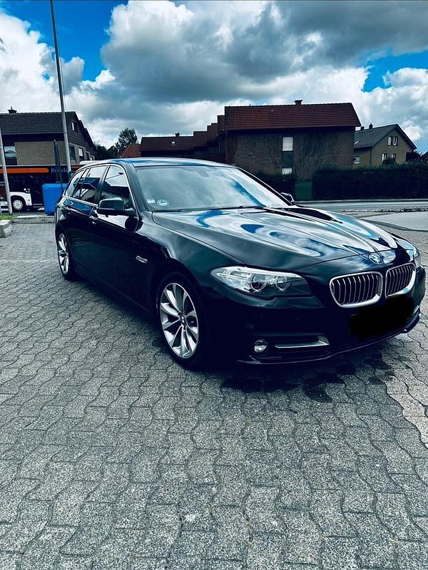 Schwarz Gebraucht 2015 BMW 520 Basis Kombi | 12.700 € (Fairer Preis) - Bild 1/4