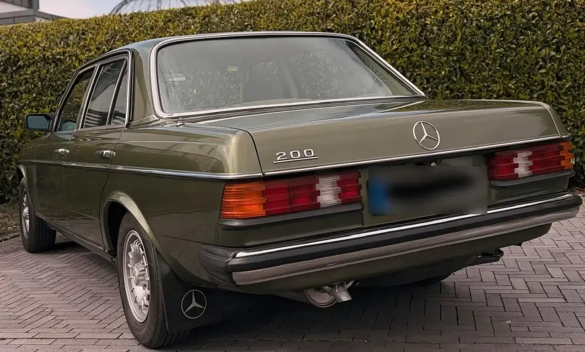 Gebraucht Mercedes 200 109 PS (80 kW) 1983 Grün Limousine