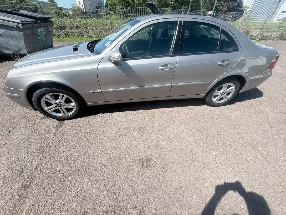 Gebraucht Mercedes E320 244 PS (179 kW) 2003 Gold Limousine