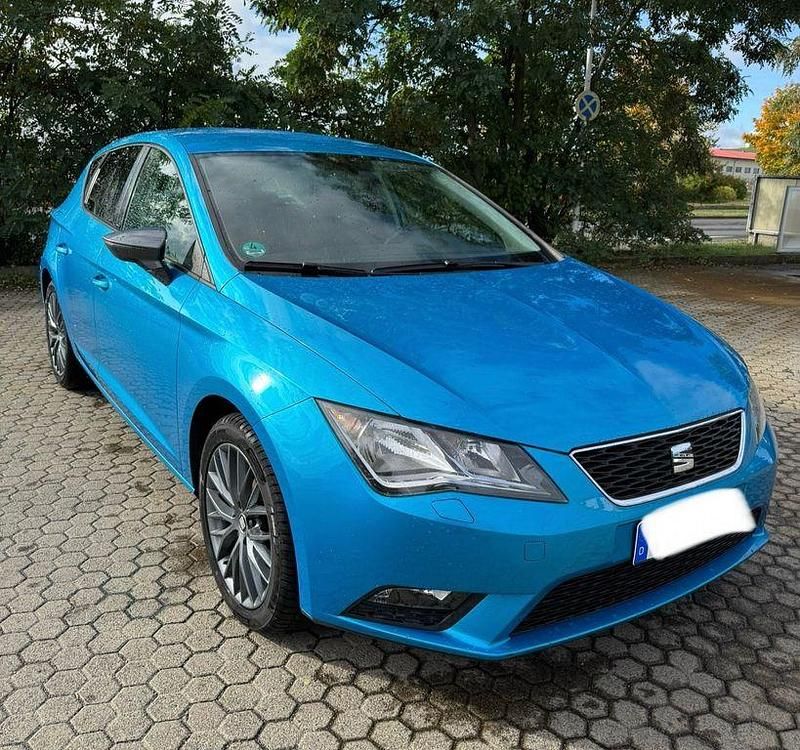 Blau Gebraucht 2016 Seat Leon CONNECT Limousine | 13.400 € (Fairer Preis) - Bild 1/4