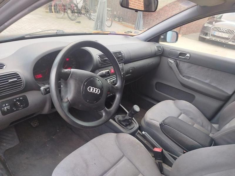 Gebraucht Audi A3 Ambiente 102 PS (75 kW) 1999 Schwarz Limousine