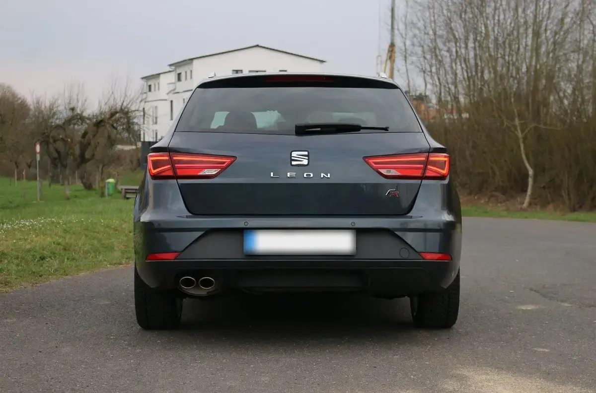 Używany Seat Leon FR 150 KM (110 kW) 2020 Szary Kombi