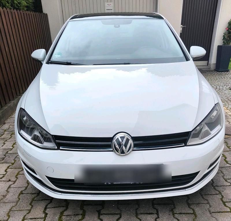 Weiß Gebraucht 2015 VW Golf VII Limousine | 9.900 € (Guter Preis) - Bild 1/4