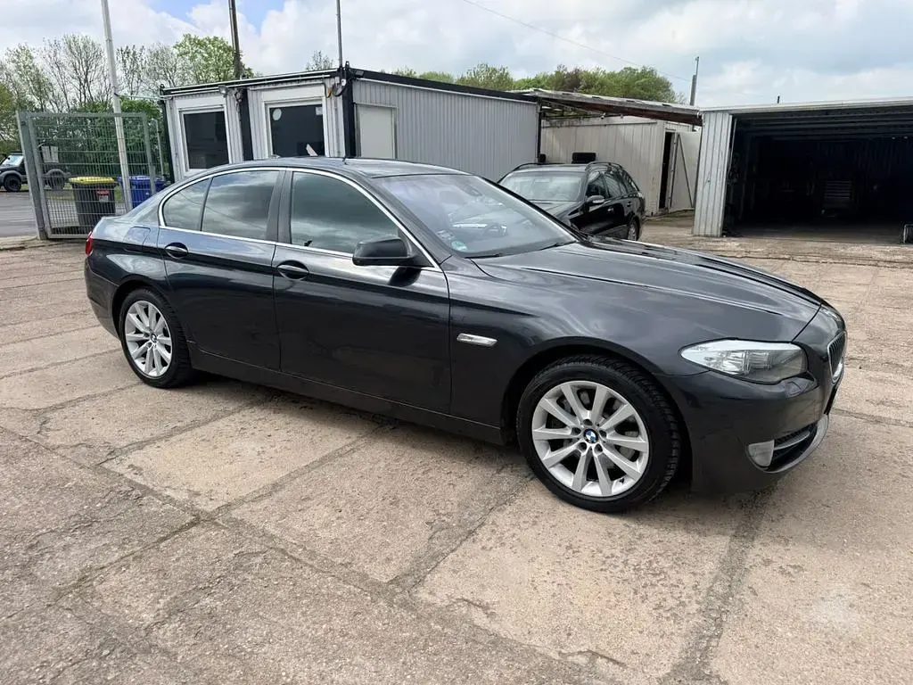 Gebraucht BMW 525 204 PS (150 kW) 2010 Grau Limousine