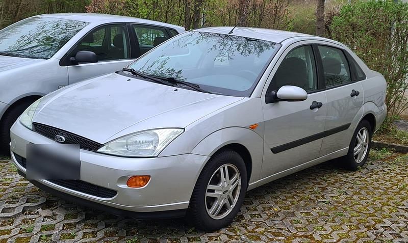Second-hand Ford Focus 101 CP (74 kW) 2001 Argintiu Berlinǎ