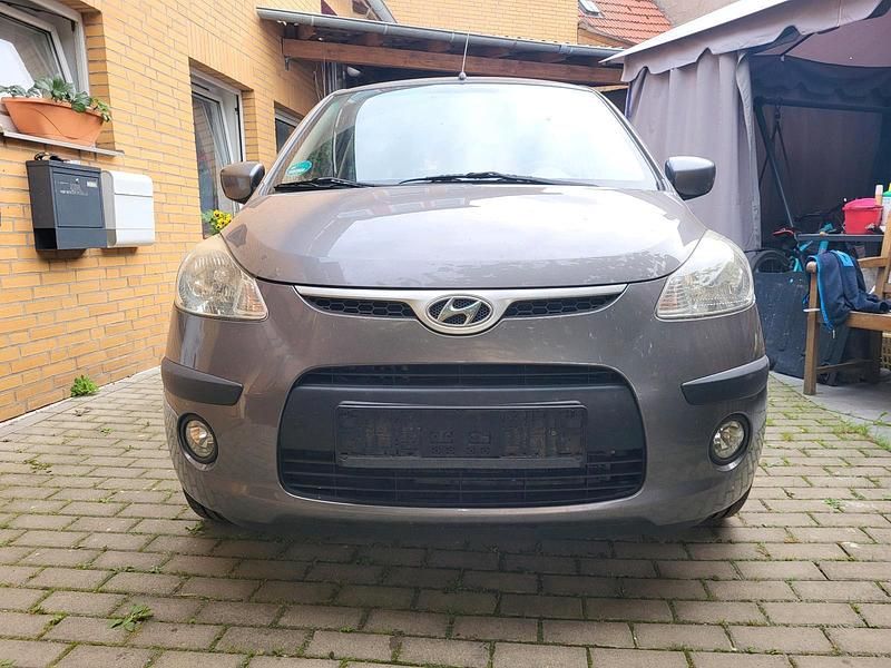 Grau Gebraucht 2010 Hyundai i10 Style Kleinwagen | 1.500 € (Guter Preis) - Bild 1/4