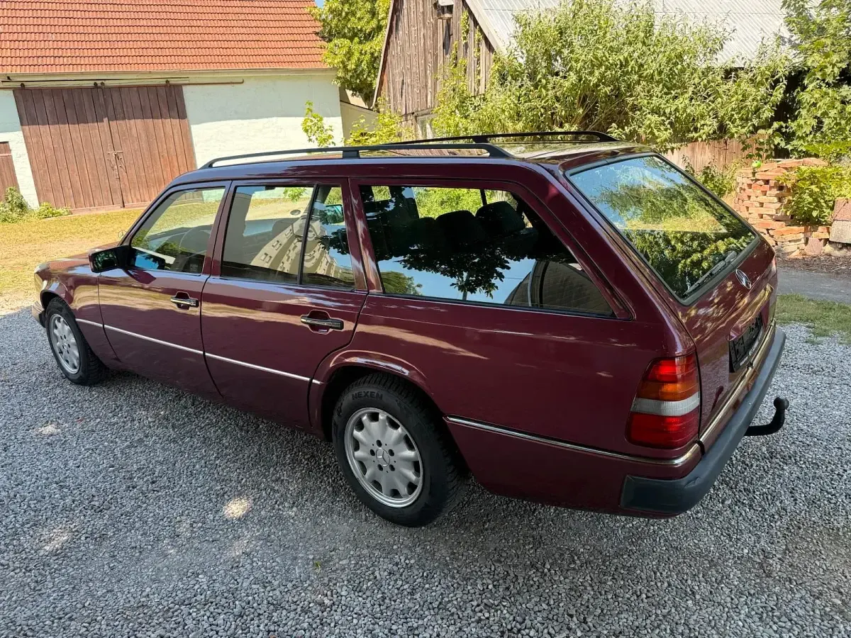 Gebraucht Mercedes 230 132 PS (97 kW) 1990 Rot Kombi