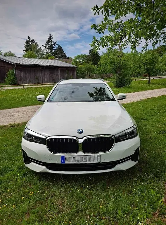 Gebraucht BMW 530e Efficient Dynamics 184 PS (135 kW) 2023 Weiß Kombi
