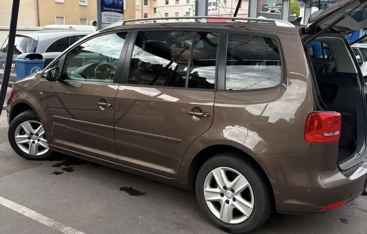 Gebraucht VW Touran Cup 105 PS (77 kW) 2015 Braun Van / Kleinbus
