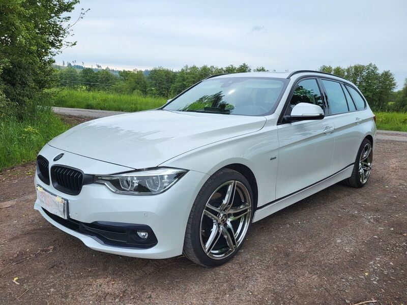 Weiß Gebraucht 2015 BMW 320 Sport Line Kombi | 13.900 € (Fairer Preis) - Bild 1/4