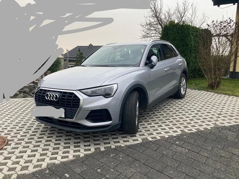 Grau Gebraucht 2019 Audi Q3 SUV | 19.000 € (Fairer Preis) - Bild 1/3