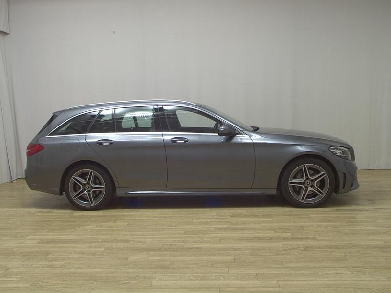 Grau Gebraucht 2020 Mercedes C200 AMG line Kombi | 19.880 € (Fairer Preis) - Bild 1/4