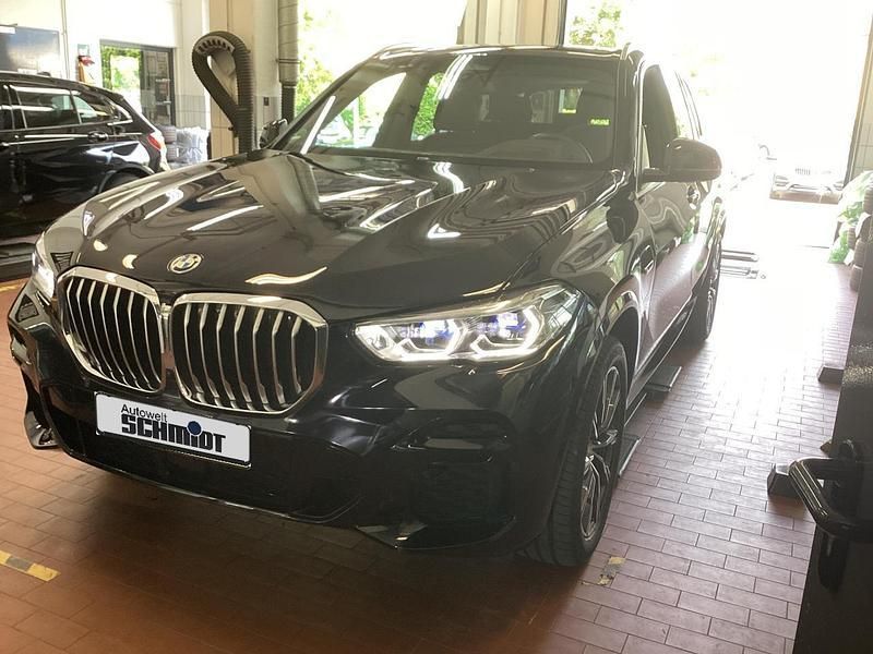 M carbonschwarz Gebraucht 2022 BMW X5 M Sport SUV | 72.690 € (Teuer) - Bild 1/3