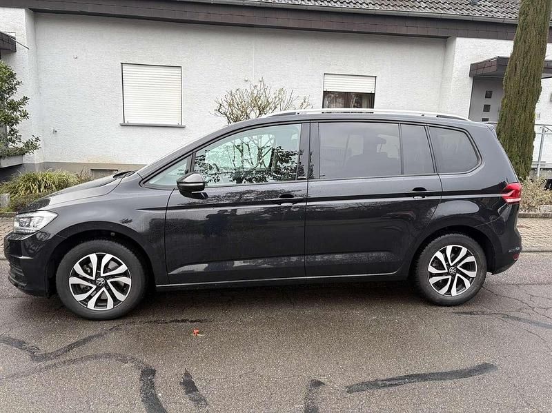 Gebraucht VW Touran Active 150 PS (110 kW) 2023 Van / Kleinbus