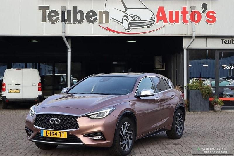 Braun Gebraucht 2016 Infiniti Q30 Premium Limousine | 14.985 € (Fairer Preis) - Bild 1/4