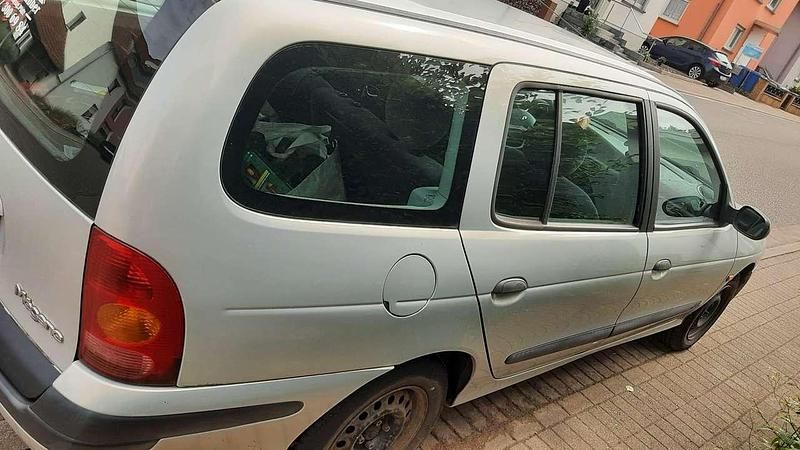 Gebraucht 2002 Renault Mégane GrandTour Kombi | 1.500 € (Fairer Preis) - Bild 1/4