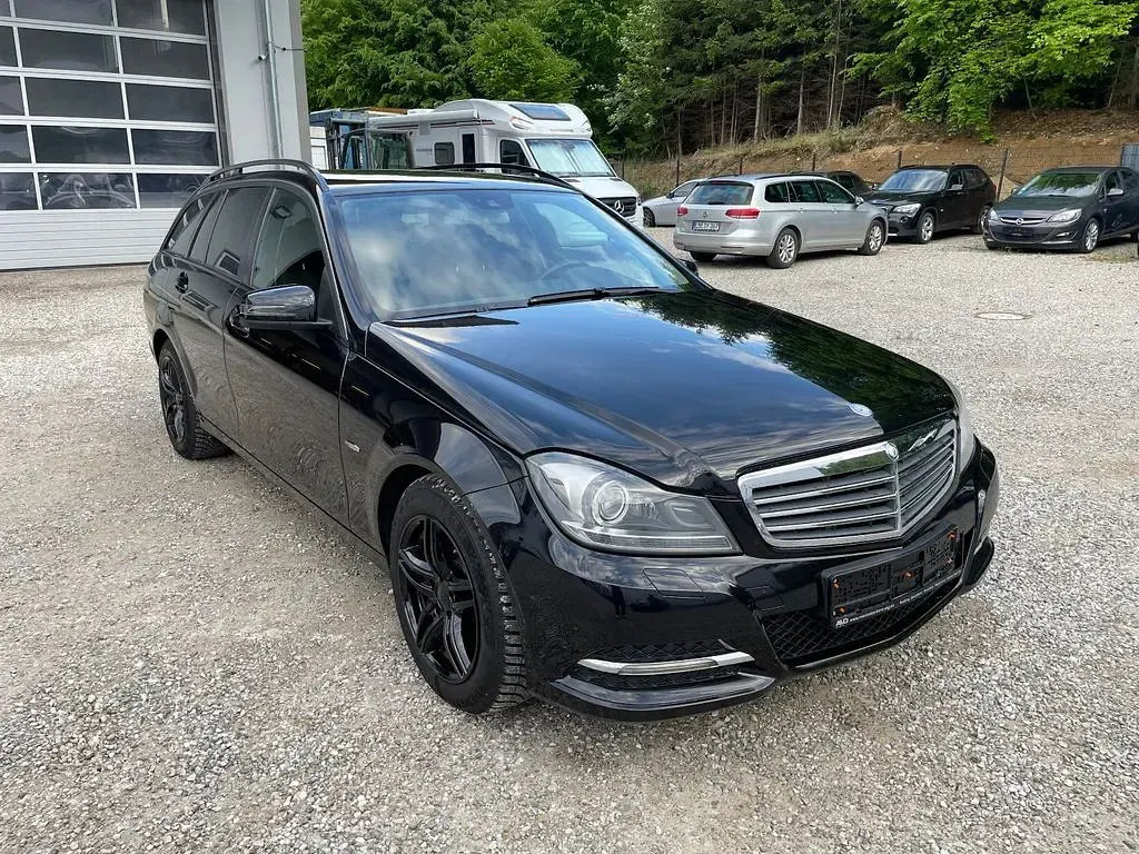 Gebraucht Mercedes C250 204 PS (150 kW) 2011 Schwarz Limousine